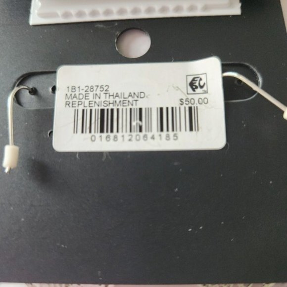 NEW Women's Silverworks Silver Plated Teardrop Earrings NWT - Picture 6 of 6